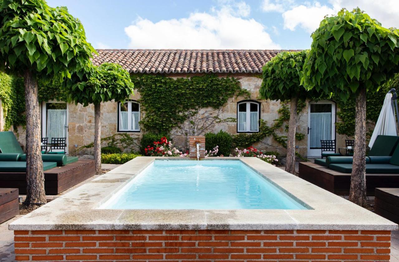 Hacienda Zorita Wine Hotel & Spa Valverdon ภายนอก รูปภาพ The swimming pool at the hotel