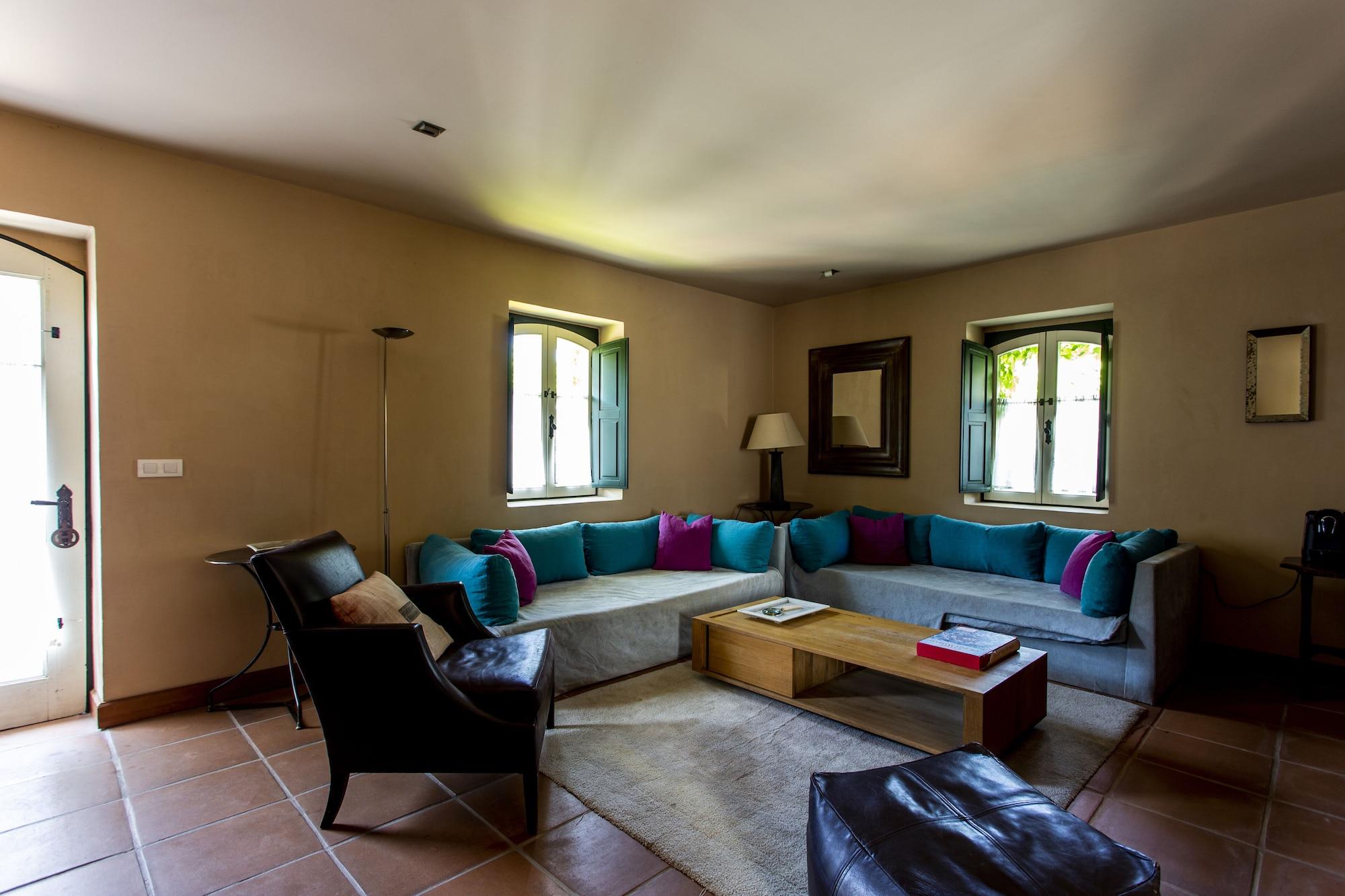 Hacienda Zorita Wine Hotel & Spa Valverdon ภายนอก รูปภาพ The living room of a villa at the resort