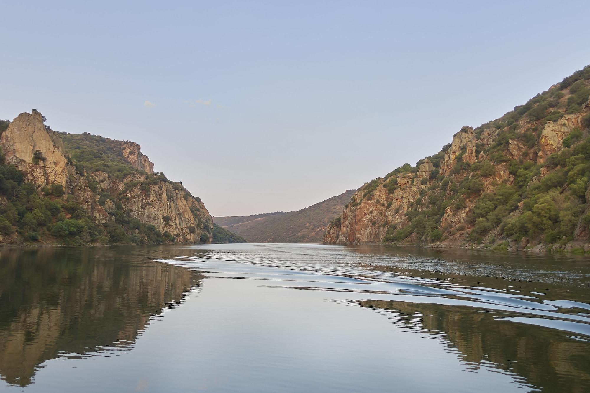 Hacienda Zorita Wine Hotel & Spa Valverdon ภายนอก รูปภาพ The river at the end of the canyon