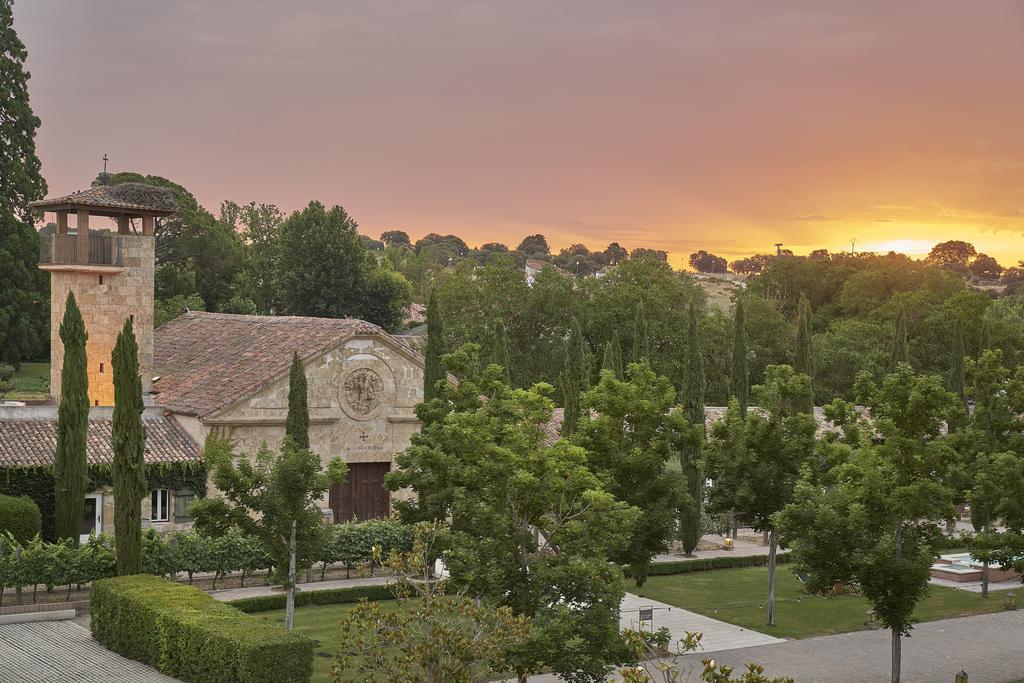 Hacienda Zorita Wine Hotel & Spa Valverdon ภายนอก รูปภาพ Sunset at the St. Mark's Chapel