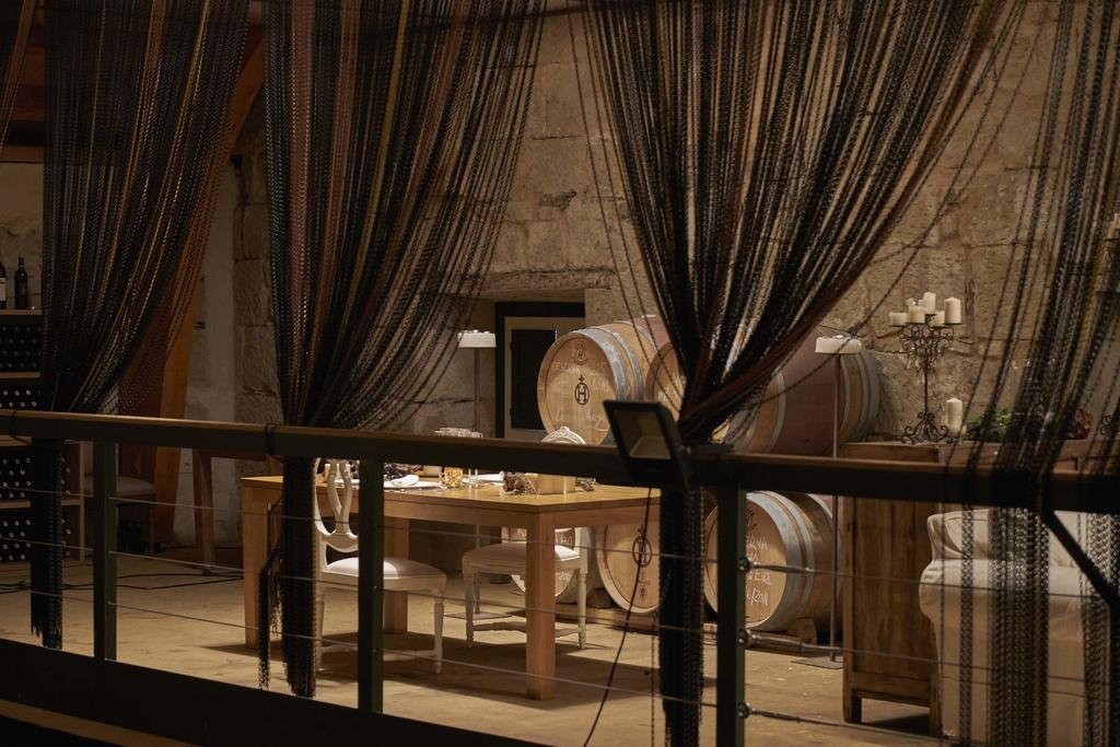 Hacienda Zorita Wine Hotel & Spa Valverdon ภายนอก รูปภาพ Wine tasting at Château d'Ardenne