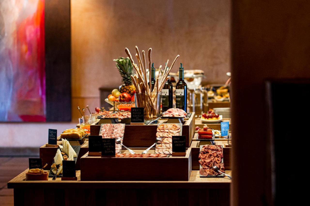 Hacienda Zorita Wine Hotel & Spa Valverdon ภายนอก รูปภาพ A buffet at a hotel